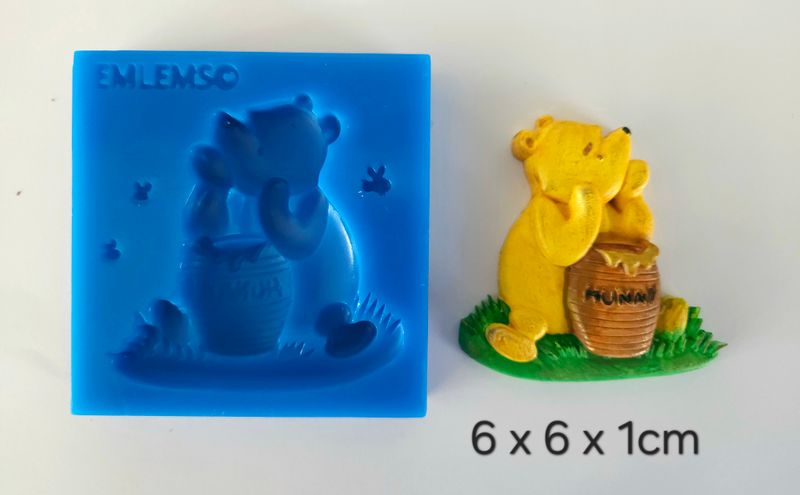 EMLEMS BRAND NEW &amp; EXCLUSIVE SMALL VINTAGE WINNIE THE POOH SILICONE MOULD