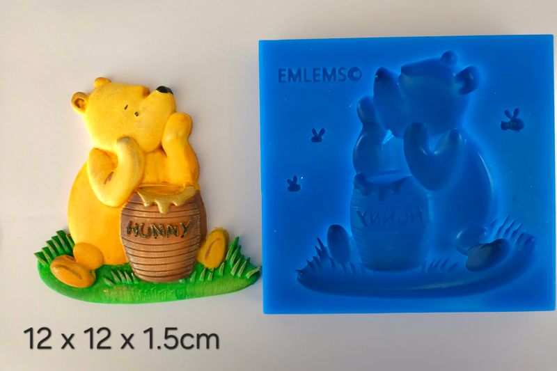 EMLEMS BRAND NEW &amp; EXCLUSIVE LARGE VINTAGE WINNIE THE POOH SILICONE MOULD