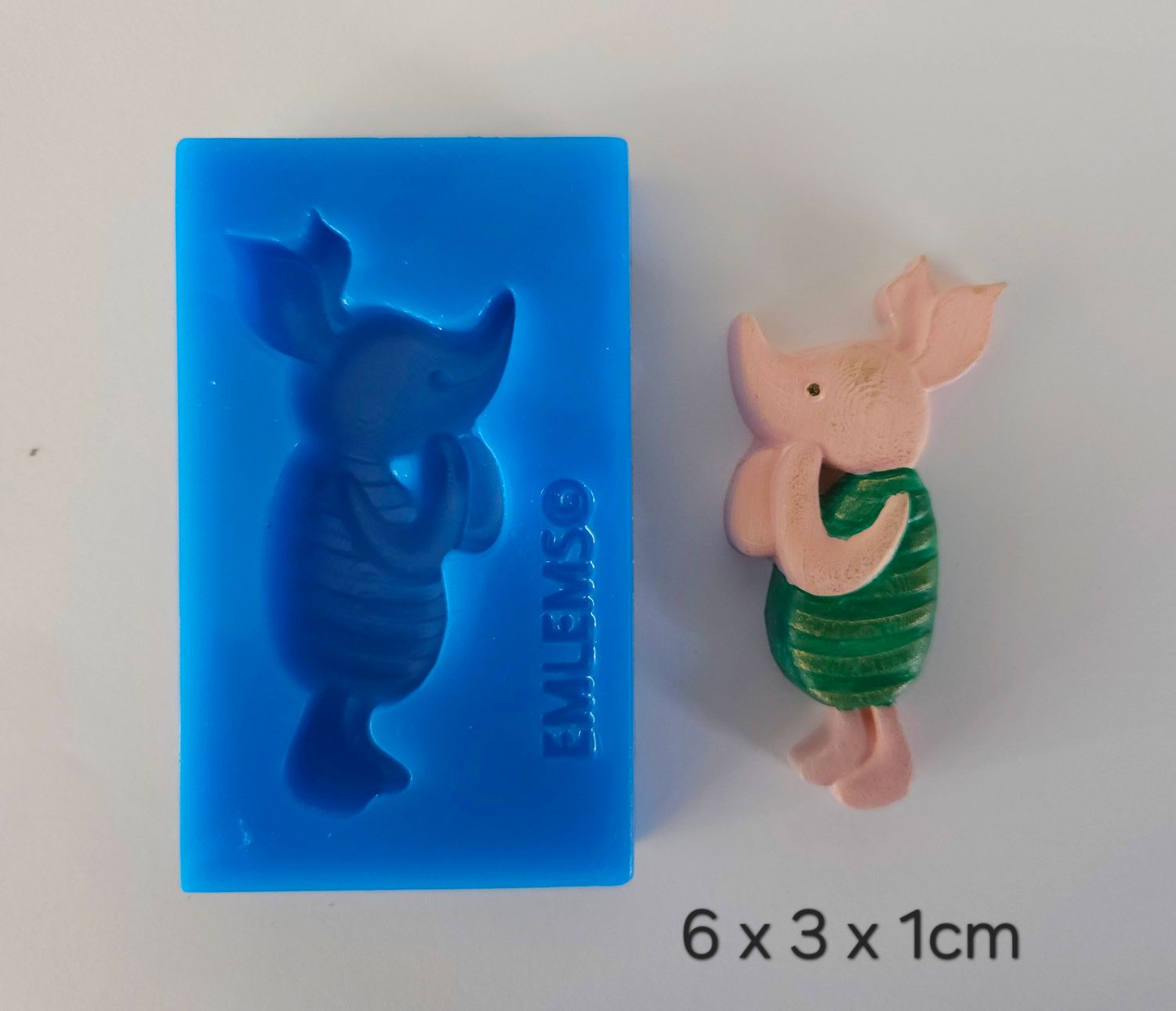 EMLEMS BRAND NEW &amp; EXCLUSIVE SMALL VINTAGE PIGLET SILICONE MOULD
