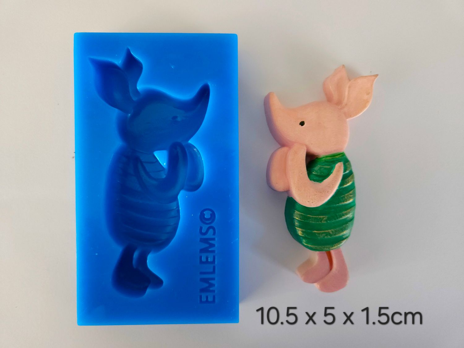 EMLEMS BRAND NEW &amp; EXCLUSIVE LARGE VINTAGE PIGLET SILICONE MOULD