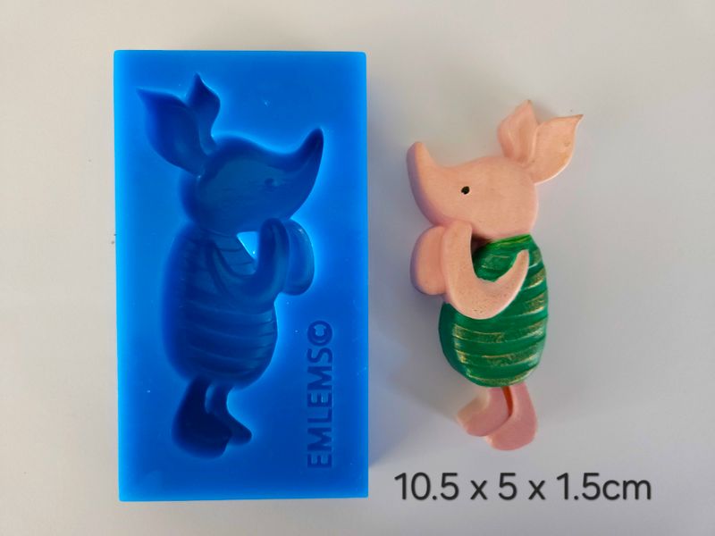 EMLEMS BRAND NEW &amp; EXCLUSIVE LARGE VINTAGE PIGLET SILICONE MOULD