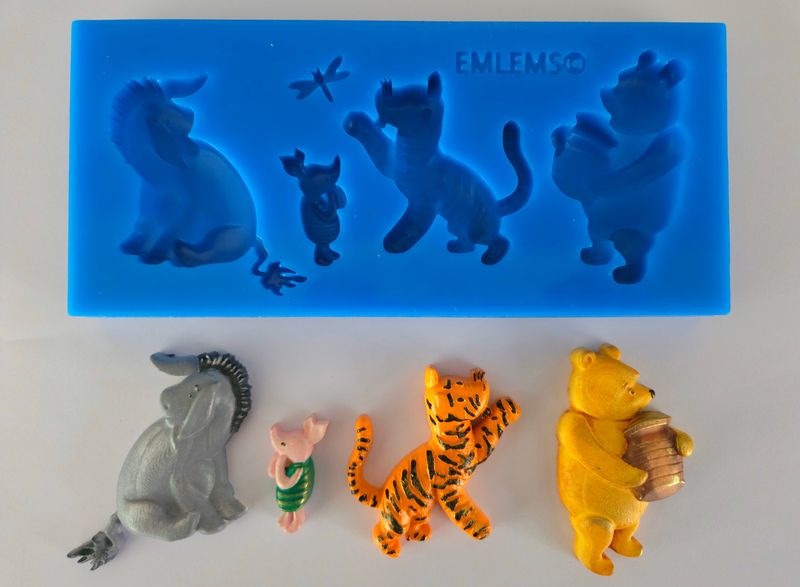 EMLEMS BRAND NEW &amp; EXCLUSIVE LARGE VINTAGE WINNIE, PIGLET, TIGGER AND EEYORE MULTI SET SILICONE MOULD