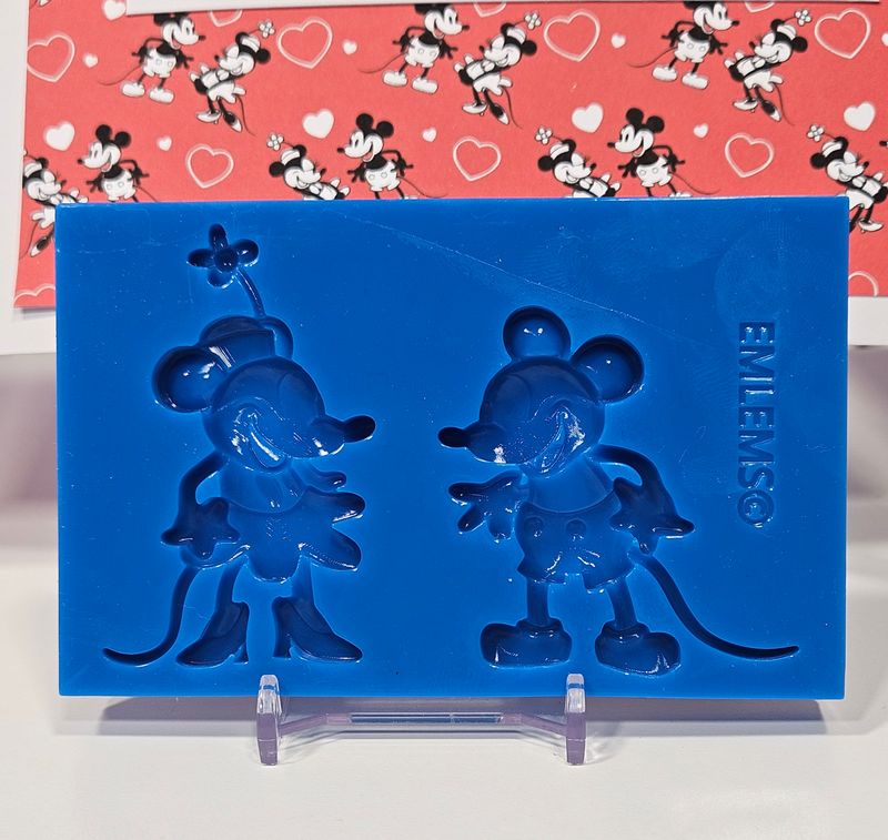 EMLEMS BRAND NEW &amp; EXCLUSIVE SMALL VINTAGE MALE AND FEMALE MICE SILICONE MOULD FROM OUR VINTAGE MOUSE COLLECTION