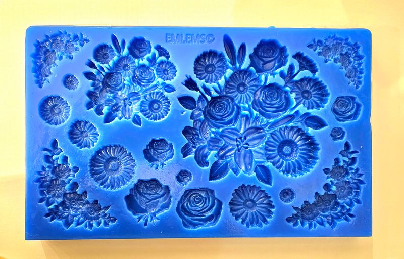 EMLEMS BRAND NEW &amp; EXCLUSIVE  MIXED FLORAL SET SILICONE MOULD