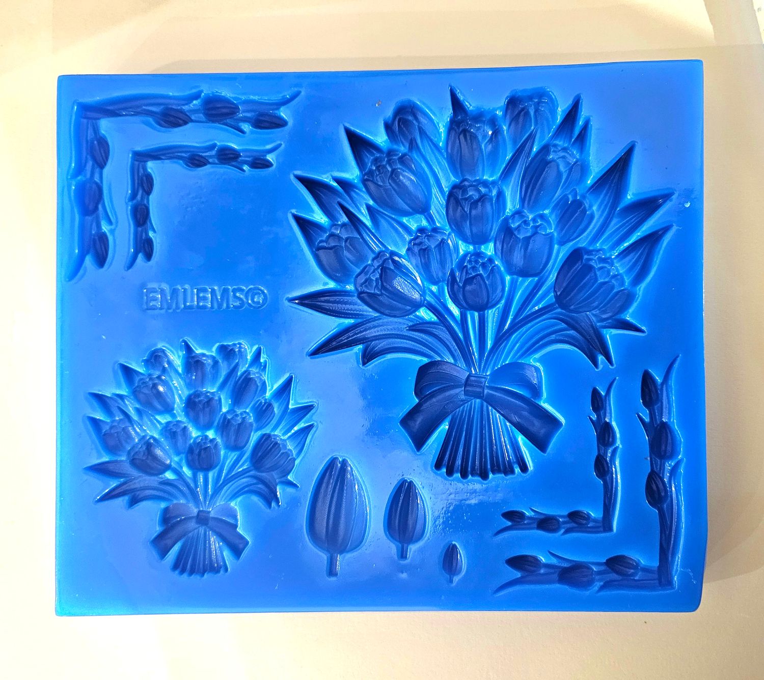 EMLEMS BRAND NEW &amp; EXCLUSIVE TULIPS SET SILICONE MOULD