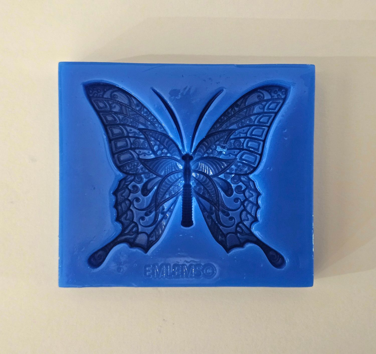 EMLEMS SHABBY CHIC SMALL DECORATIVE BUTTERFLY SILICONE MOULD