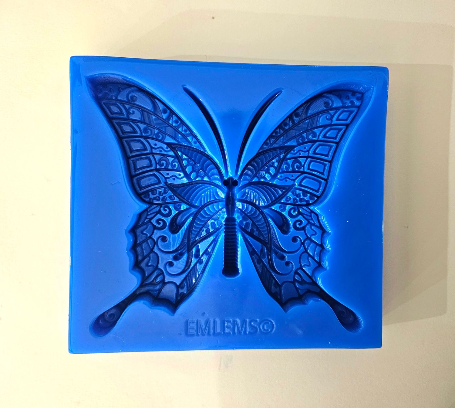 EMLEMS SHABBY CHIC MEDIUM DECORATIVE BUTTERFLY SILICONE MOULD