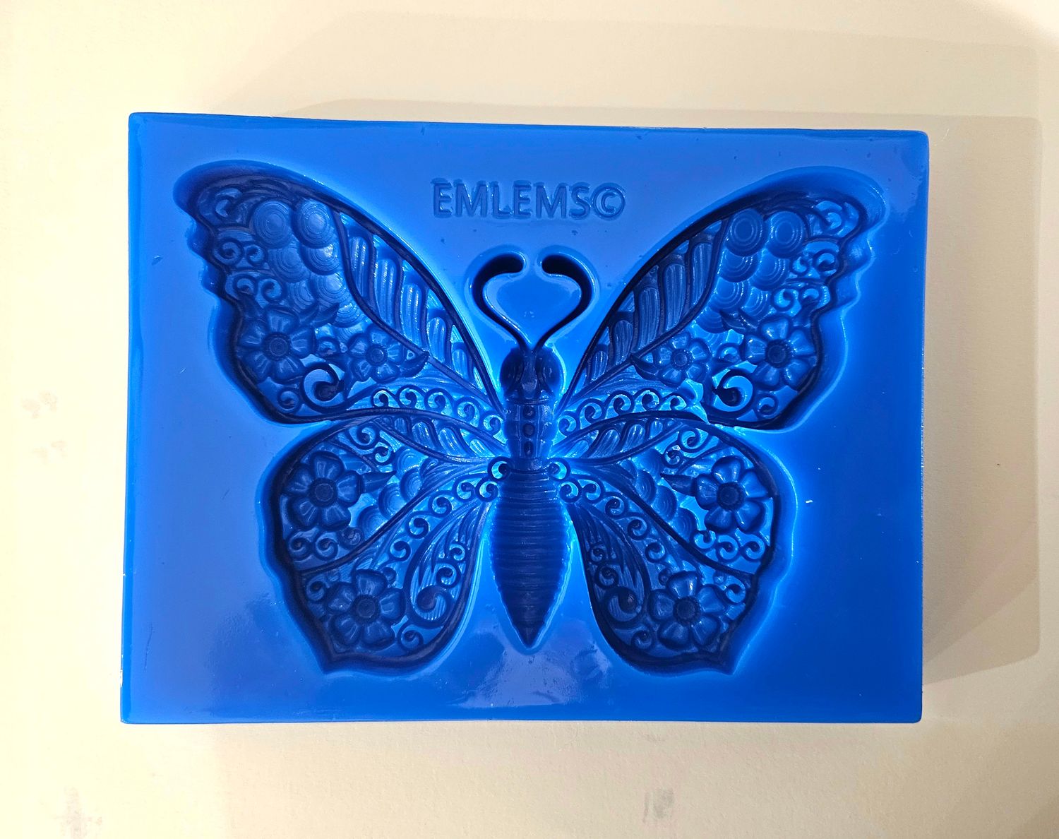 EMLEMS SHABBY CHIC MEDIUM FLORAL BUTTERFLY SILICONE MOULD