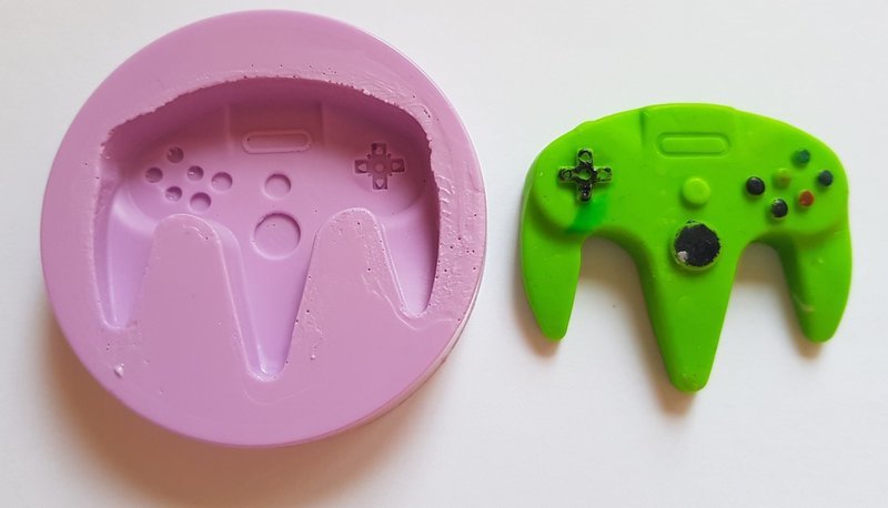 4cm NINTENDO 64 CONTROLLER SILICONE MOULD