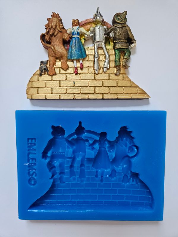 EMLEMS BRAND NEW LARGE YELLOW BRICK ROAD SILICONE MOULD FROM OUR WIZARD OF OZ COLLECTION