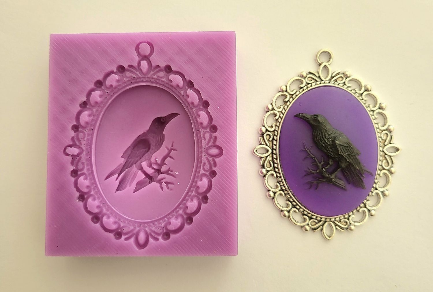 EMLEMS RAVEN CAMEO SILICONE MOULD
