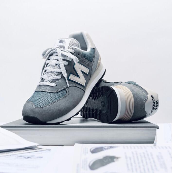 The New Balance 574v2 sneakers