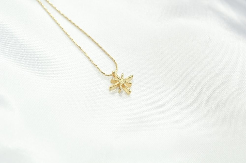 Finches&#39; Starburst Necklace Gold