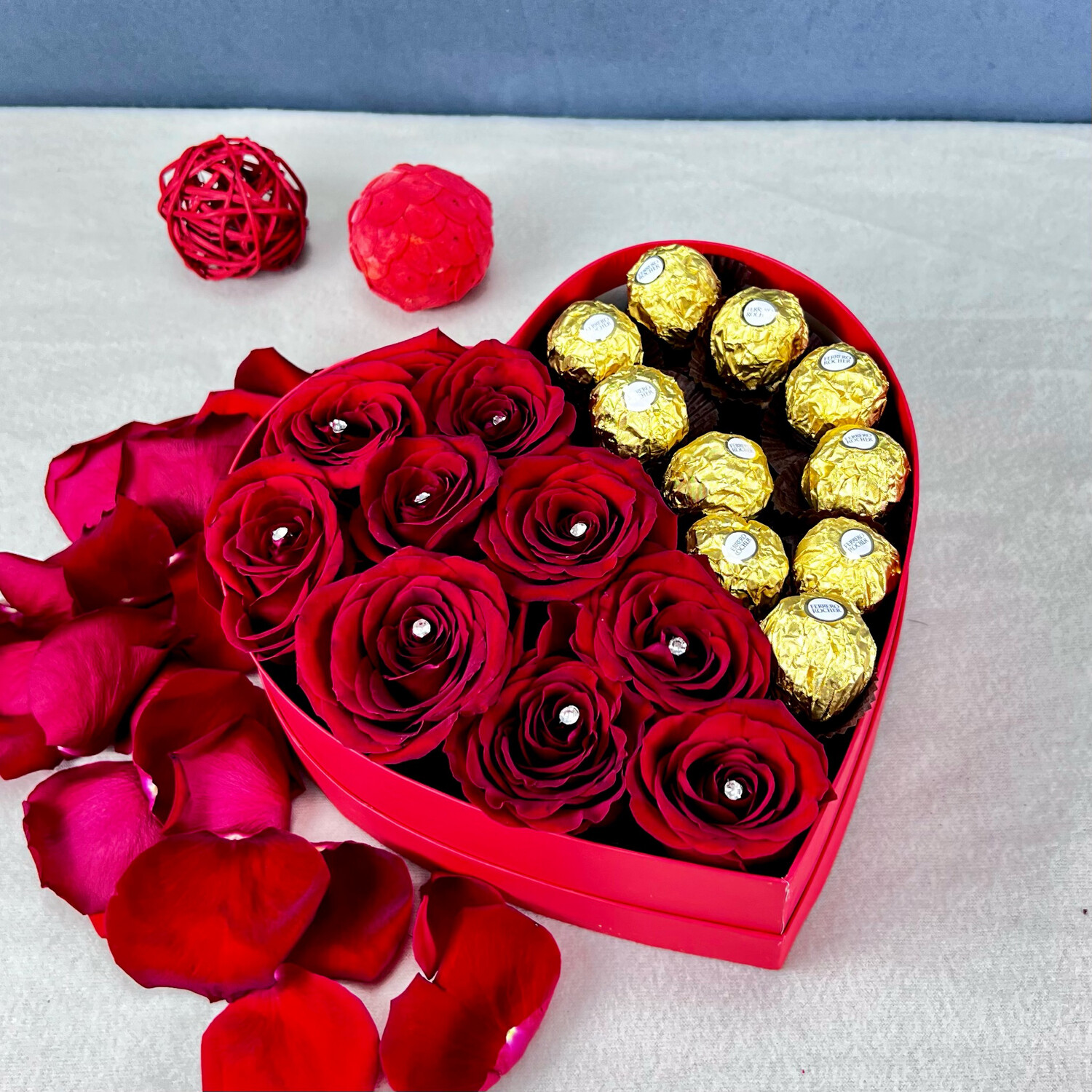 Chocolate Heart Rose Box, Select Variation: 1) Roses and chocolates