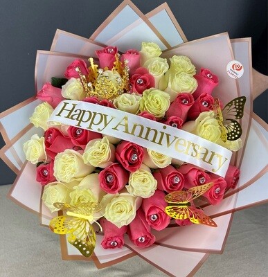 Mixed Colors Rose Wrapped Bouquet (Ramo Buchon)