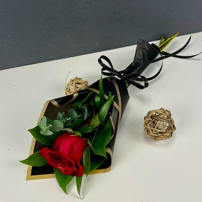 Elegance in Black: Single Rose