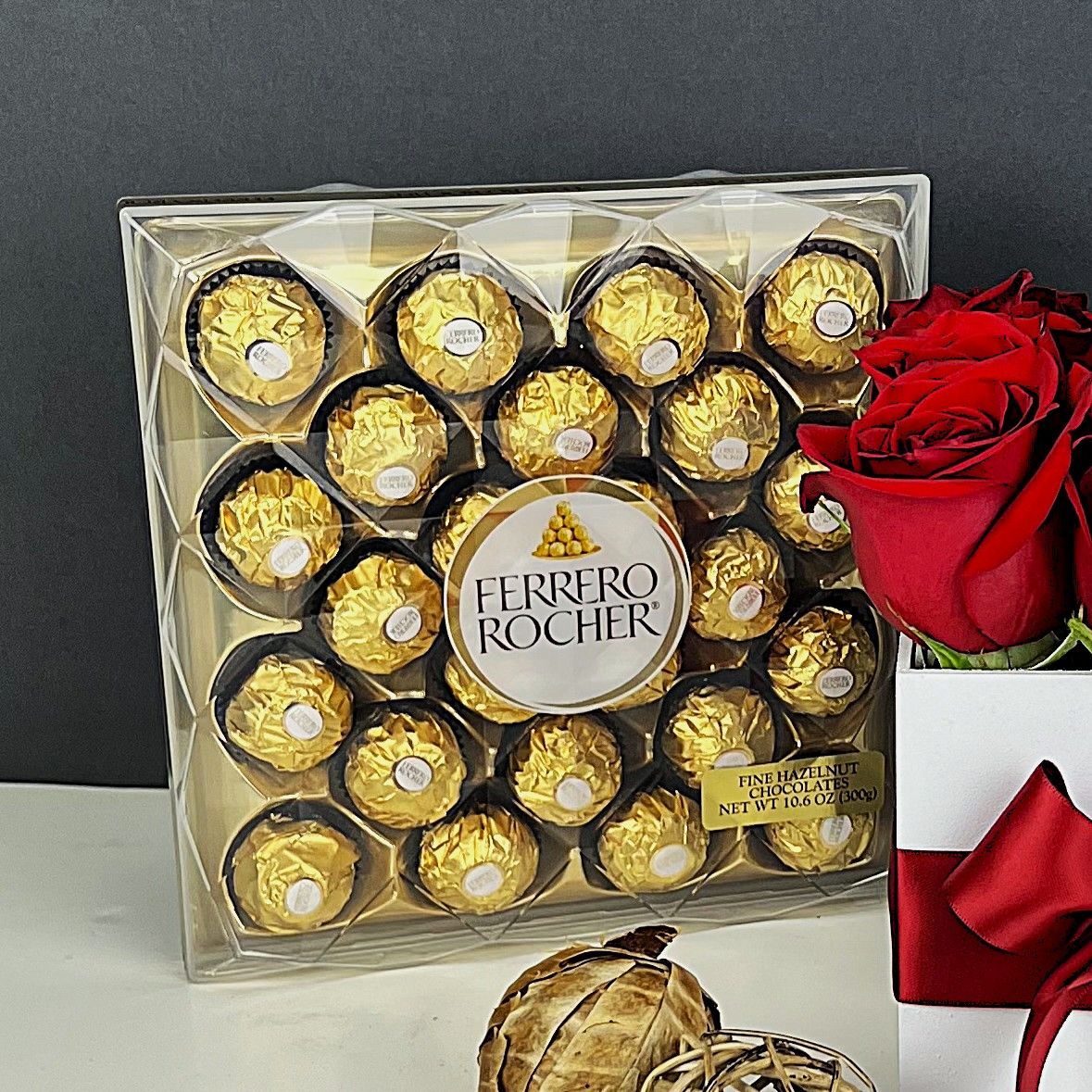 Ferrero Rocher Chocolates, Fine Hazelnut 24 pieces (10.6 oz)