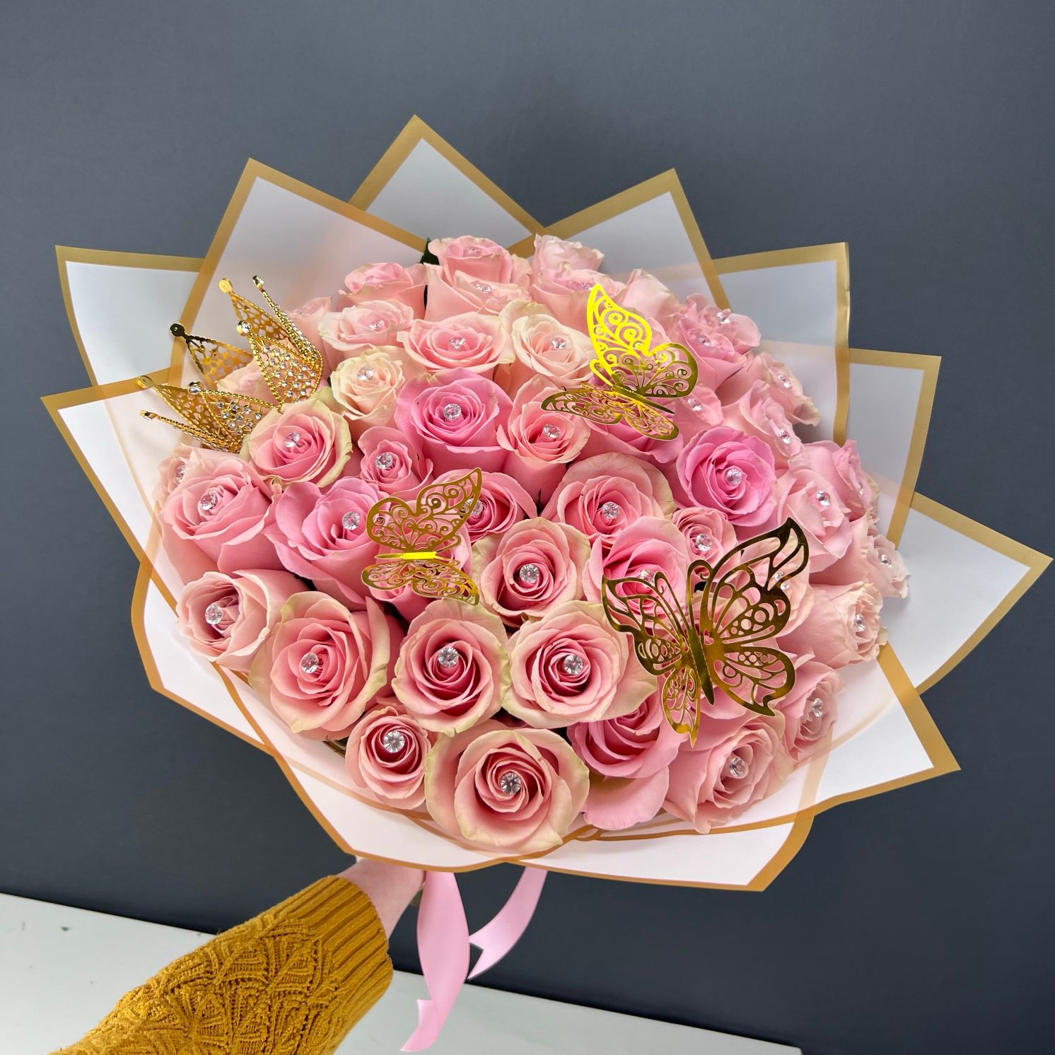 Wrapped Bouquet of Roses (Ramo Buchon)