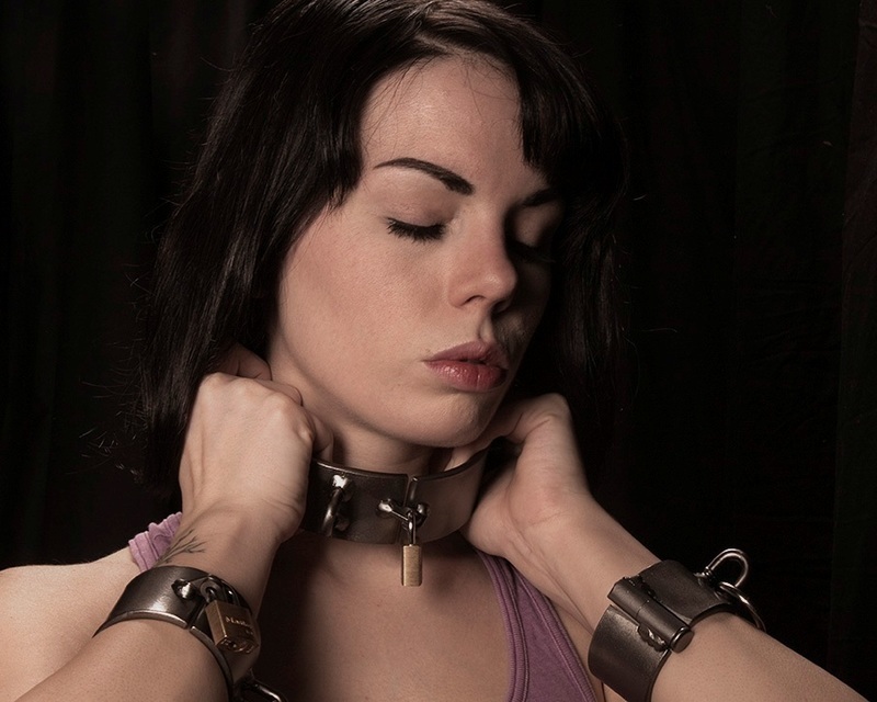 1 1/2&quot; Wide Serious Bondage dungeon irons Collars