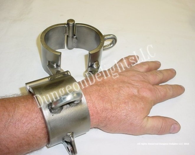 2&quot; wide 1/4&quot; thick Massive Shackle set of 2