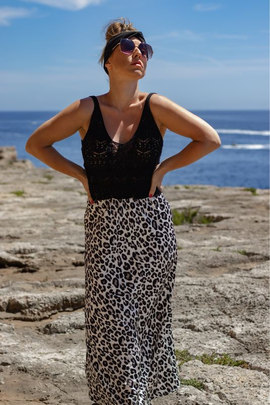 Rock - Ariella Leo