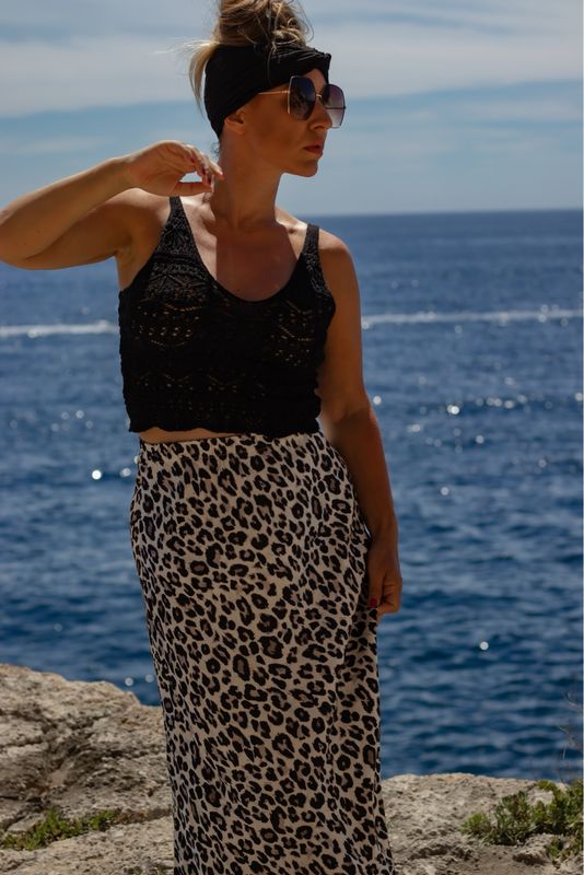 Rock - Ariella Leo