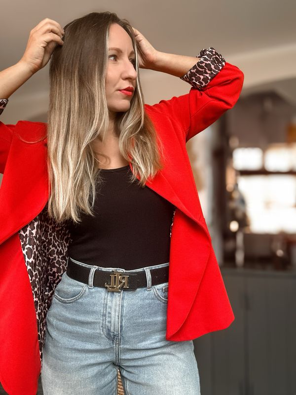 Rosso Ribelle Oversize Blazer – geheimnisvoll & auffällig