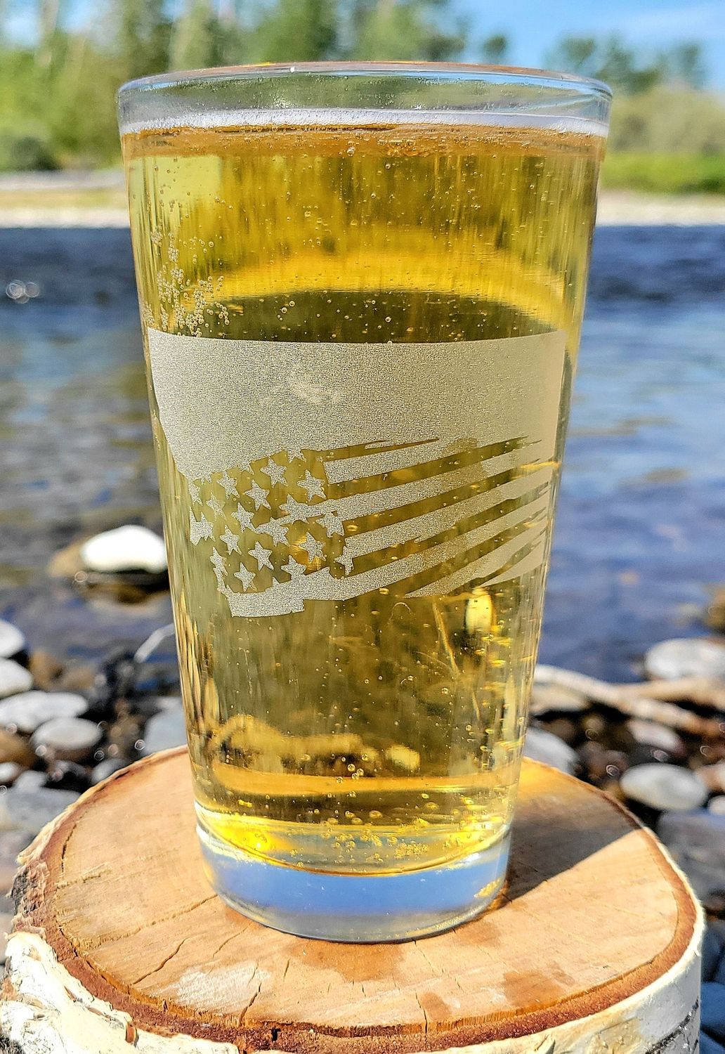 MT Flag Pint Glass