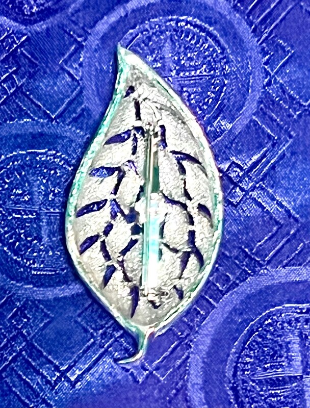 RHODIUM PLATED SLIVER BROOCH