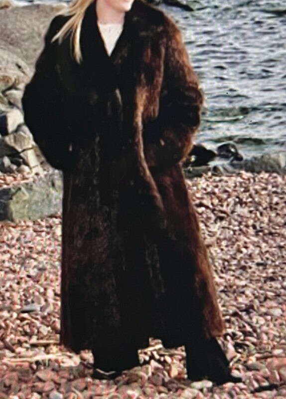 DESIGNER WOMAN&#39;S LONG HAIR  BEAVER FUR COAT FULL LENGTH NATURAL