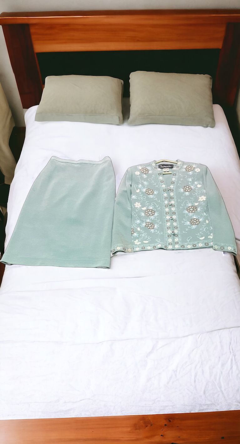 DESIGNER WOMEN&#39;S KNIT 2PC JACKET AND SKIRT SUIT