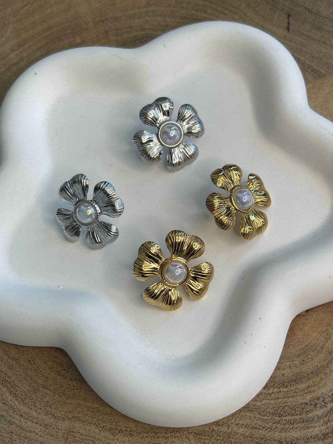 FLORAL EARRINGS WITH PEARL