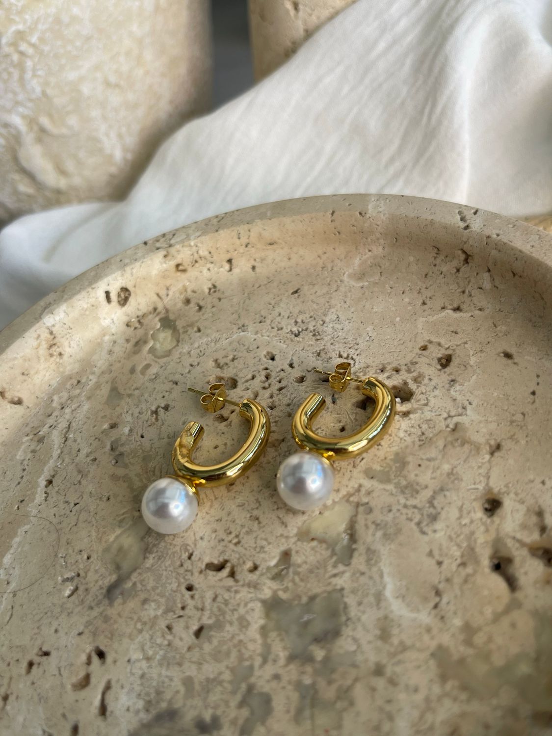 HOOP PEARL EARRINGS