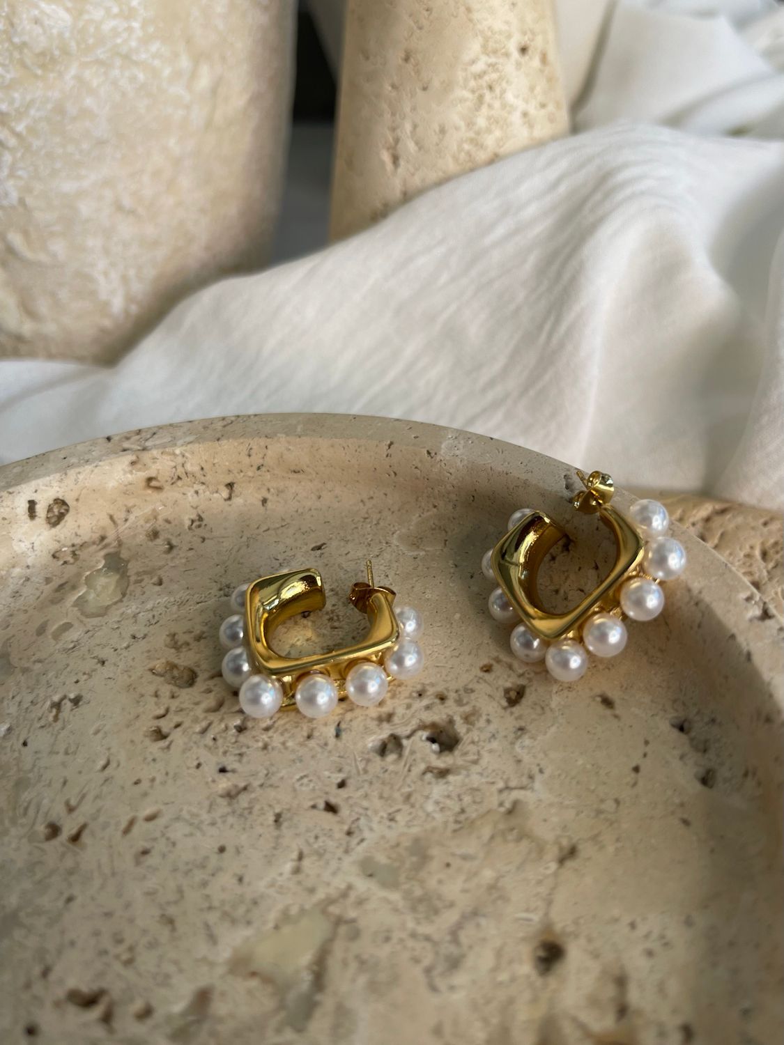 PEARL POP EARRINGS