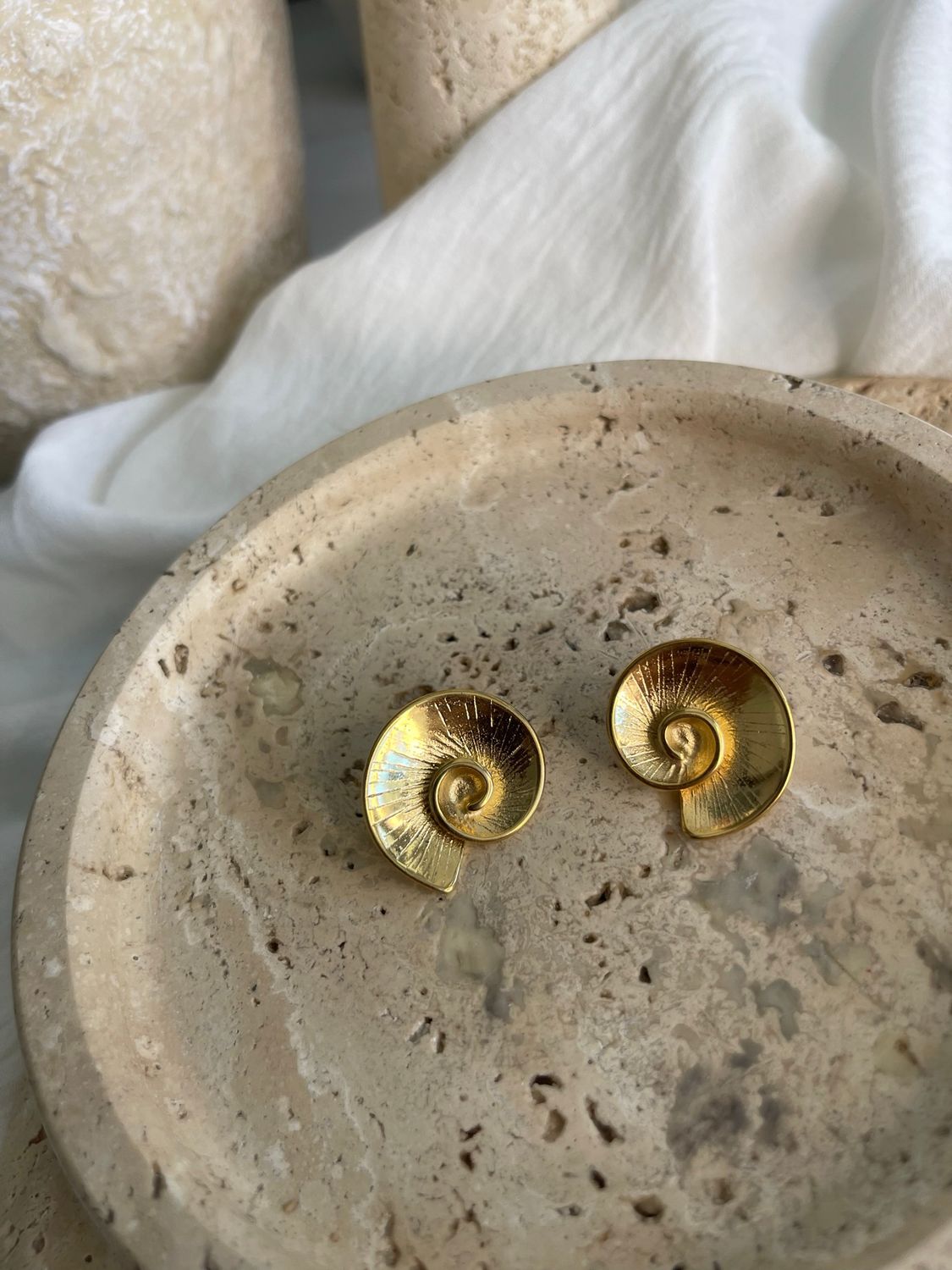 SHELL FLICKER EARRINGS