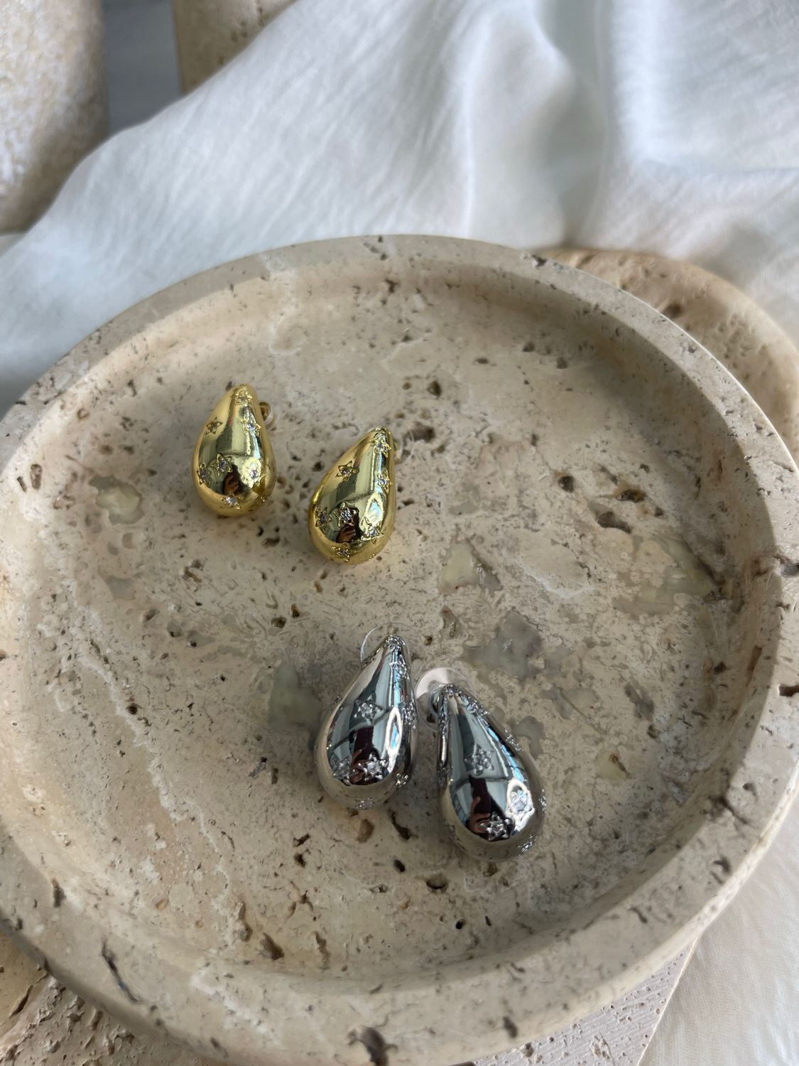 LARGE DROPS EARRINGS