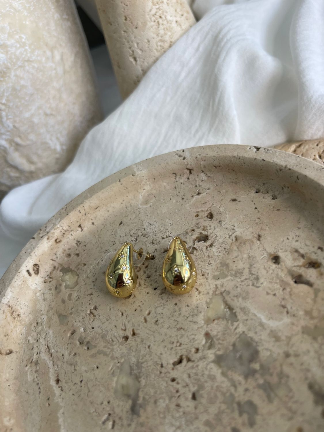 SMALL DROPS EARRINGS