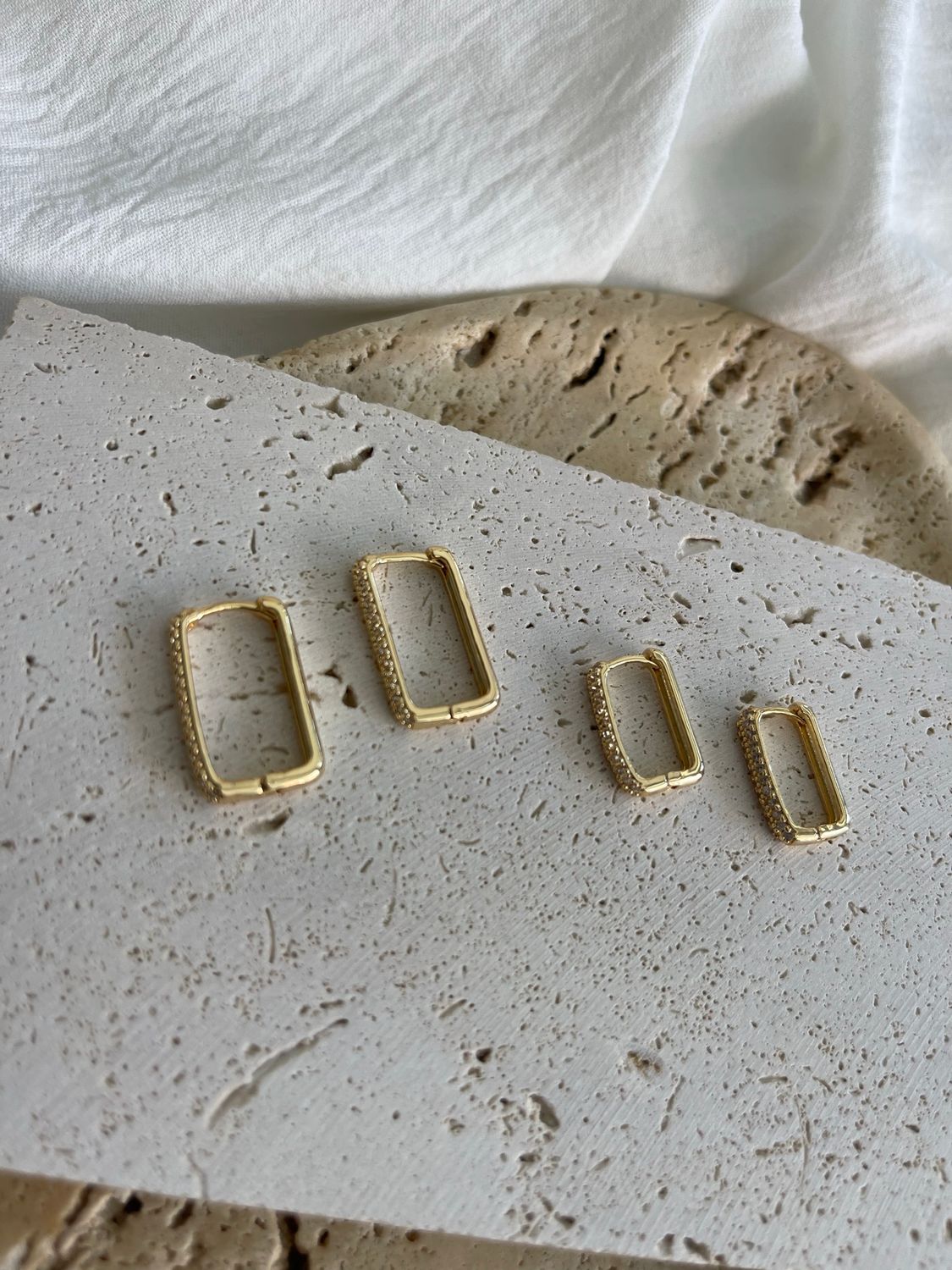RHINESTONE GOLD EARRINGS