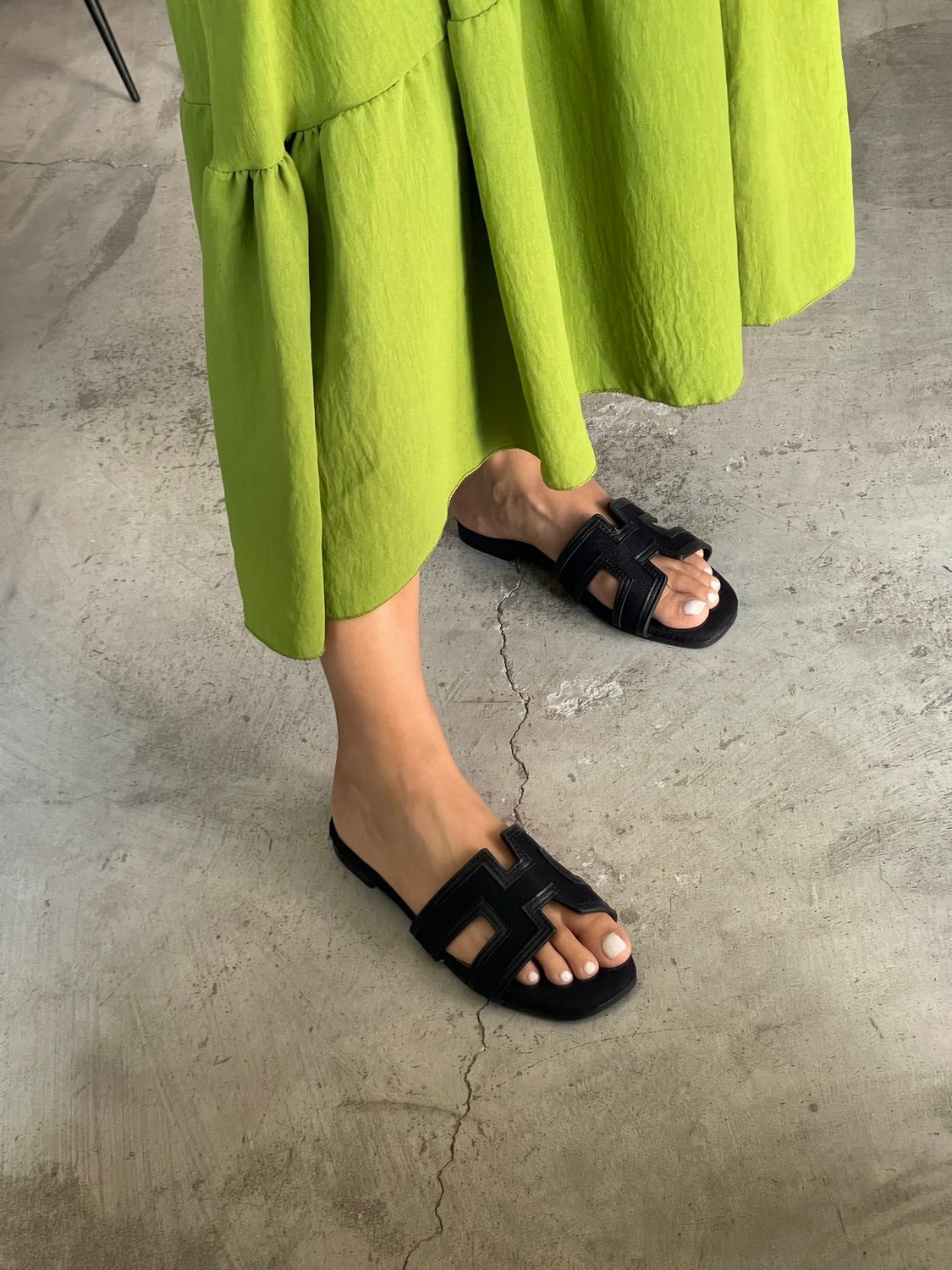 ALISIA FLAT SANDALS