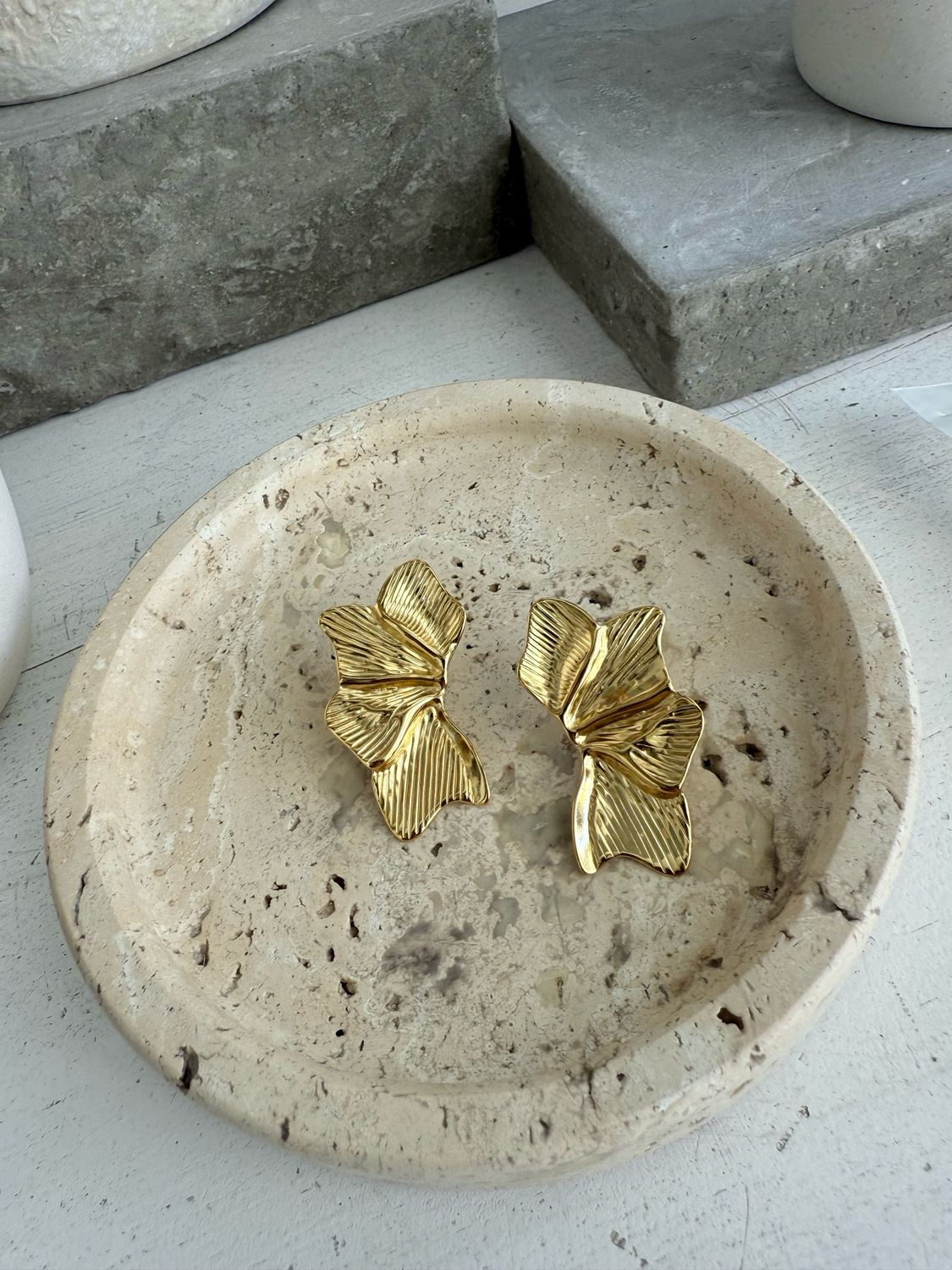 HALF FLOWER EARRINGS