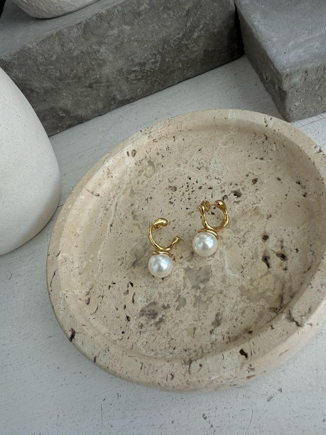 PEARL HALF HOOPS EARRINGS