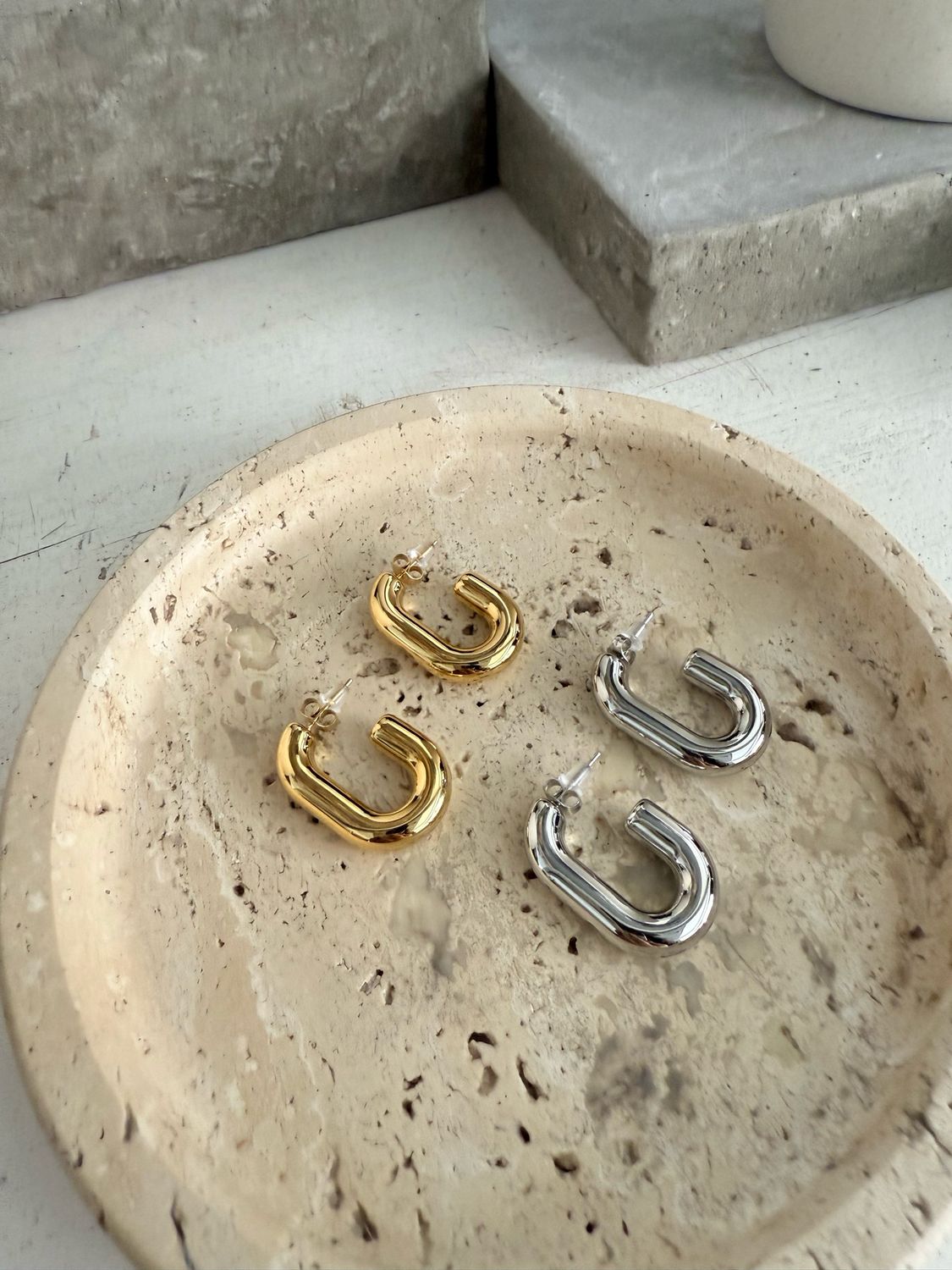 SMALL SQUARE HOOPS EARRINGS