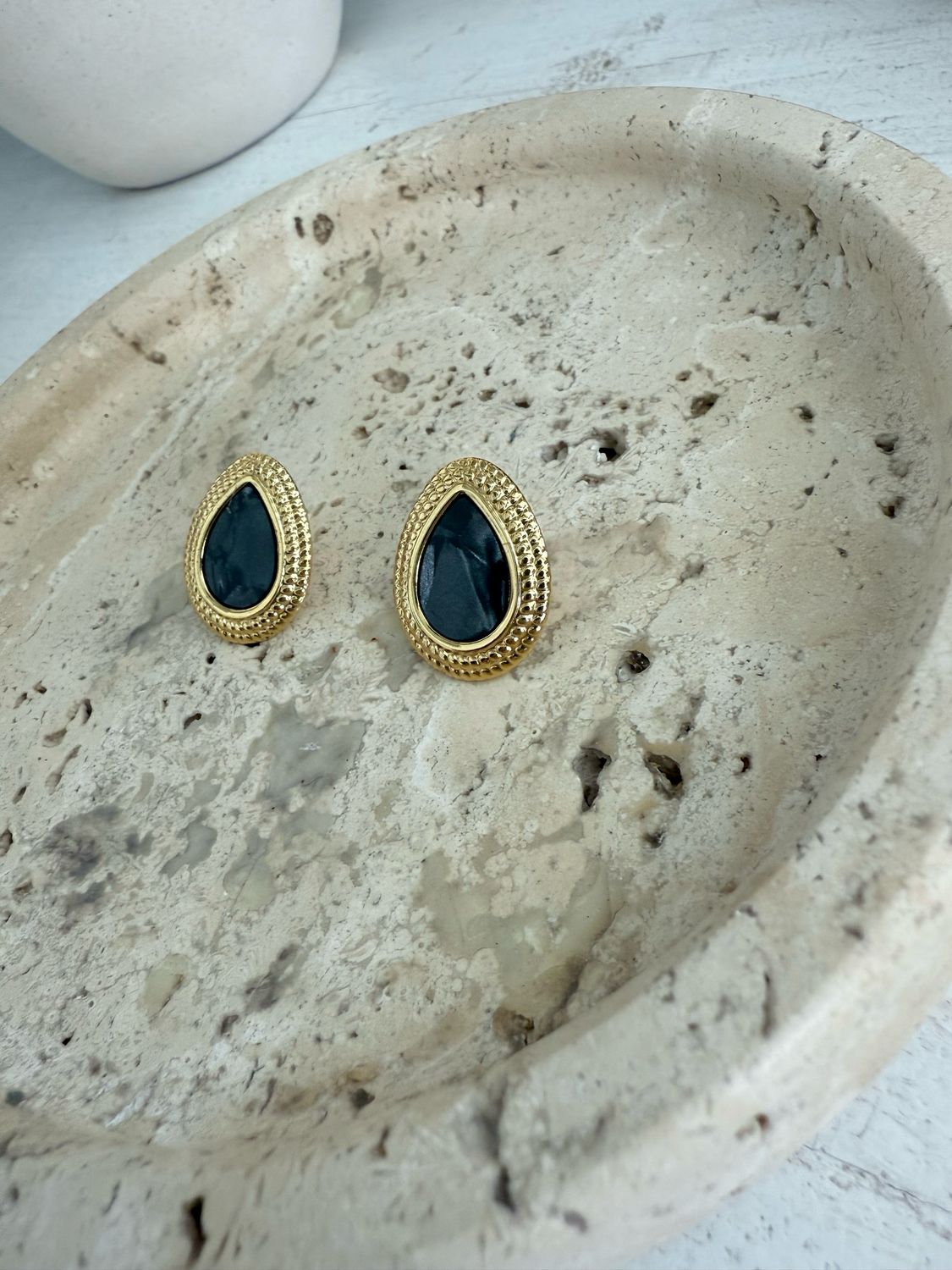 DROP STONE EARRINGS