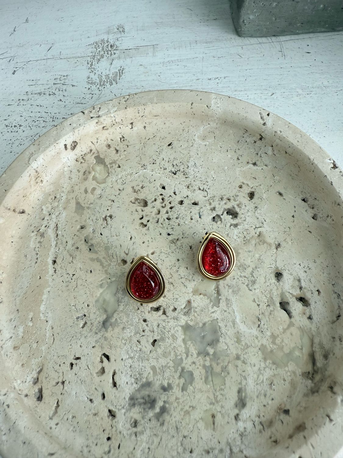 SMALL DROP STONE EARRINGS