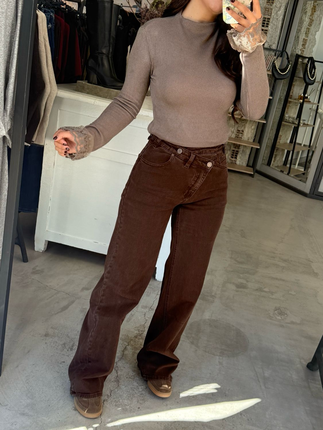 BROWN JEANS