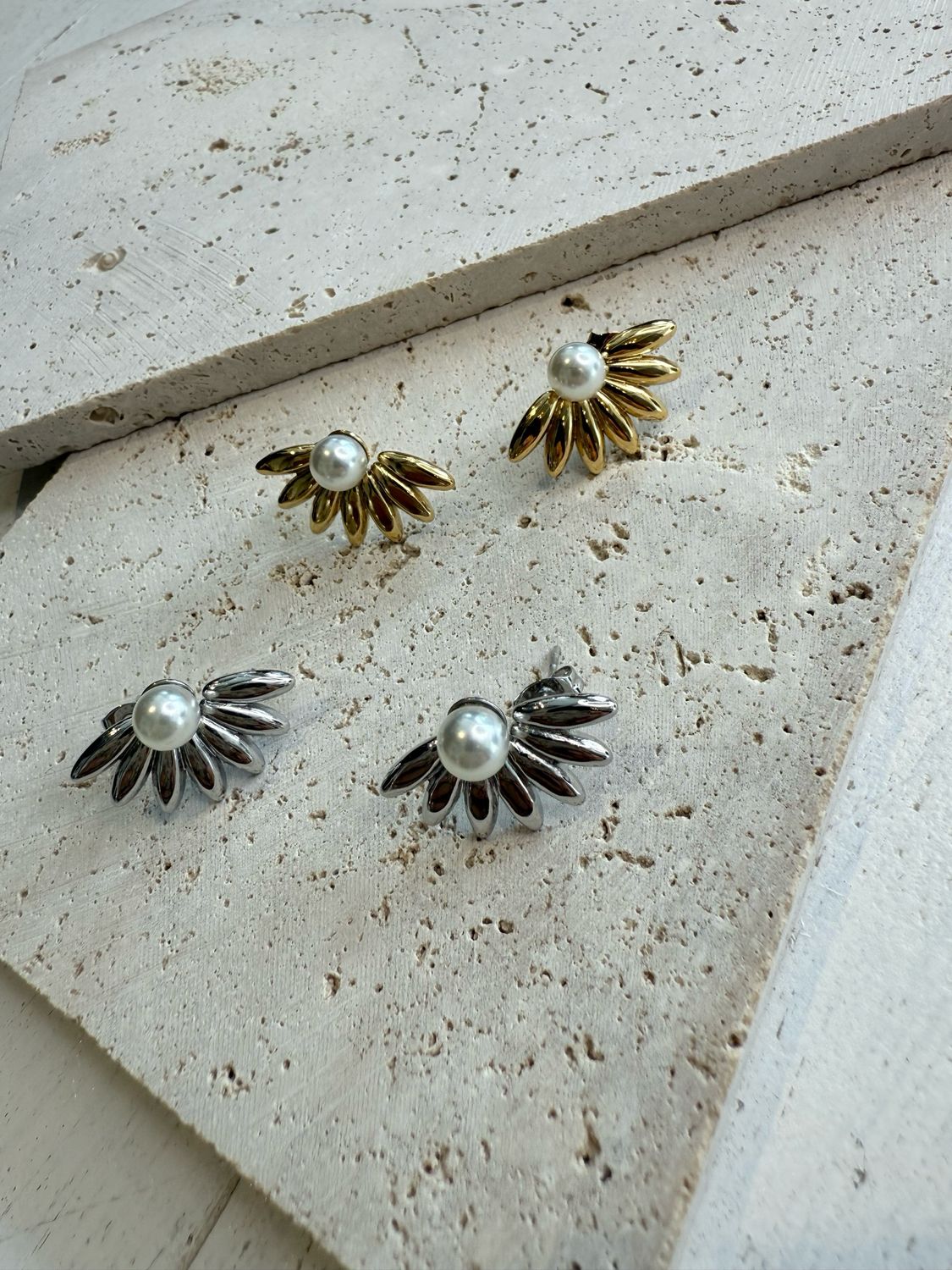 HALF FLOWER PEARL EARRINGS