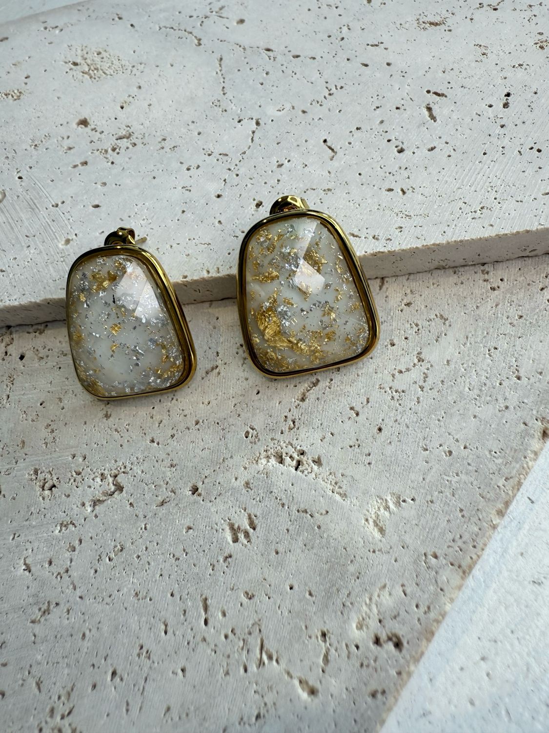 GOLDEN STONE EARRINGS