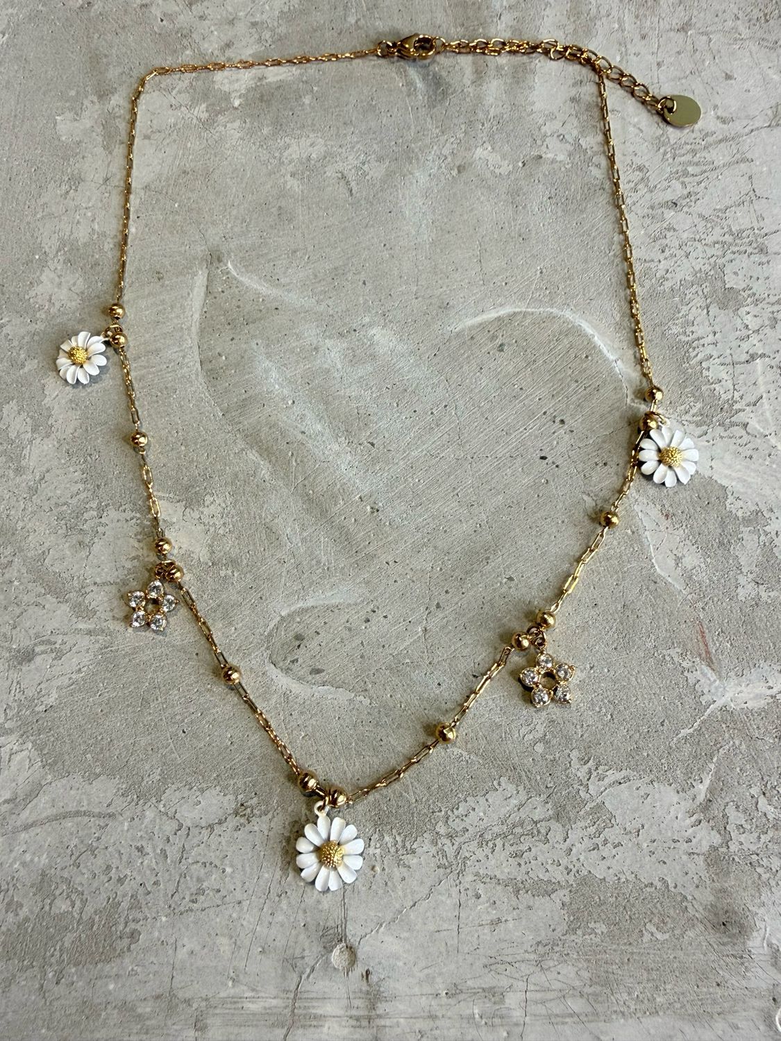 FLOWER CHARMS NECKLACE