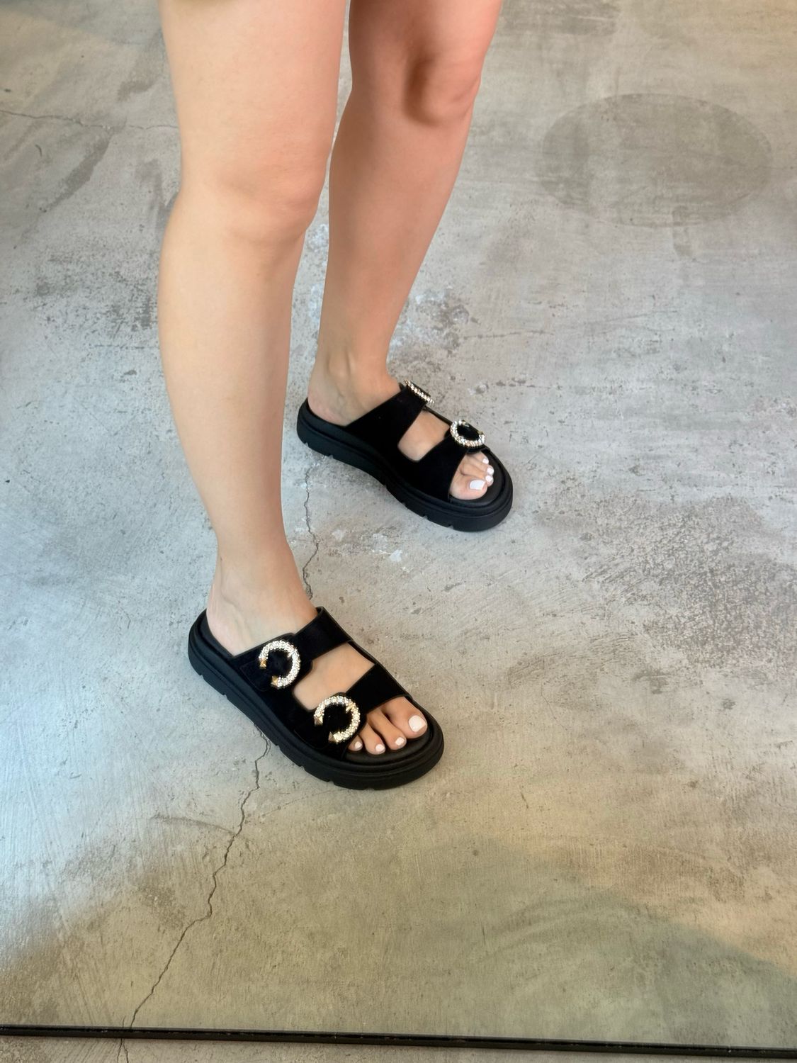 FARAH BLACK SANDALS