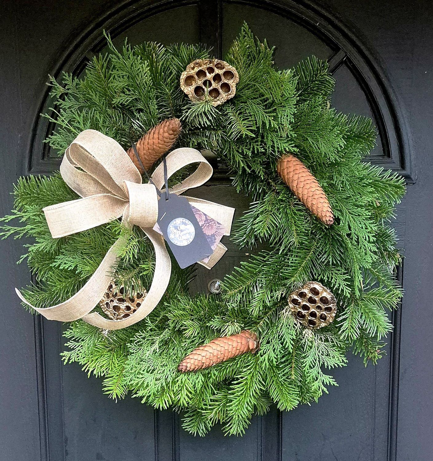 ​Premium Traditional Fresh Wreath